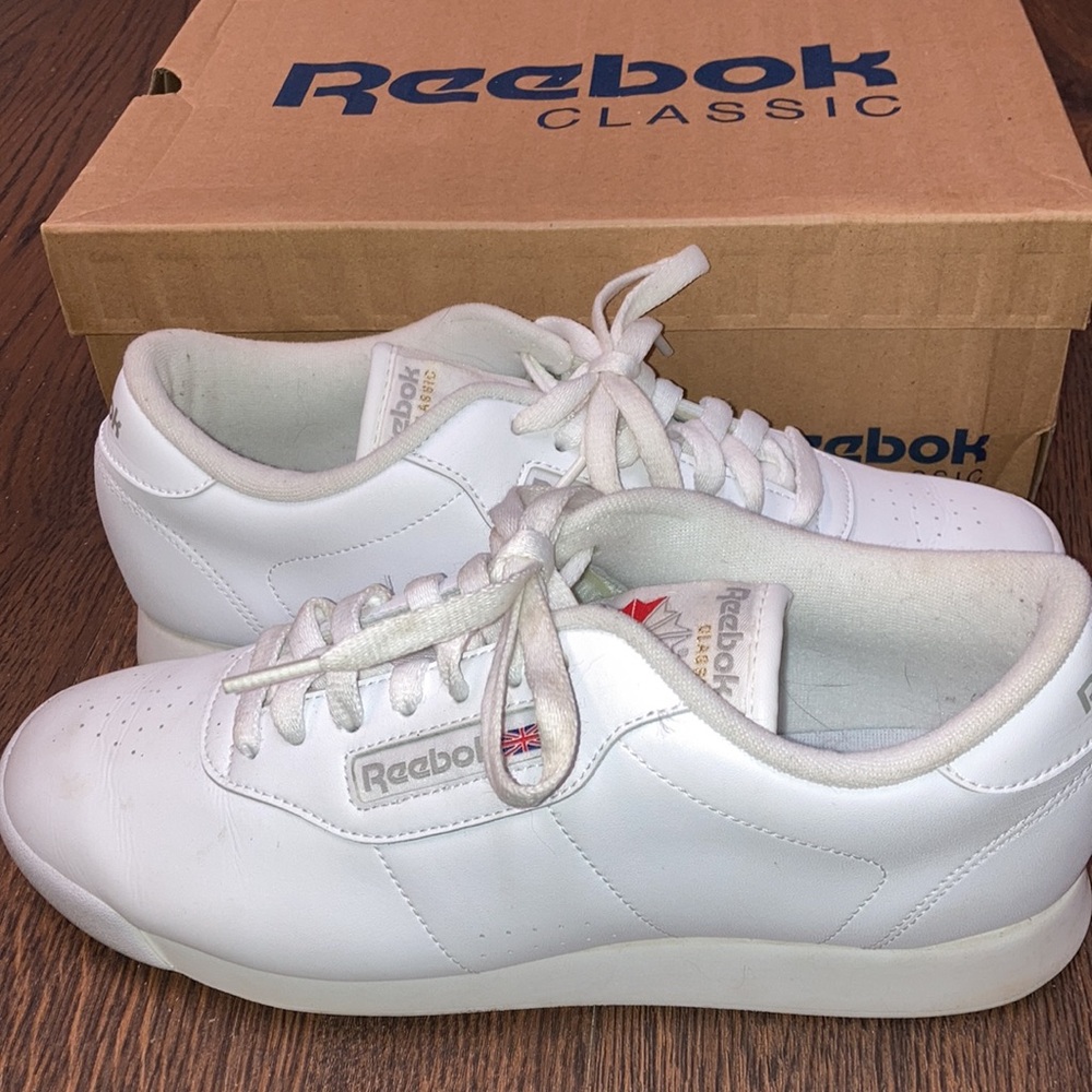 Reebok Classics     Size 9